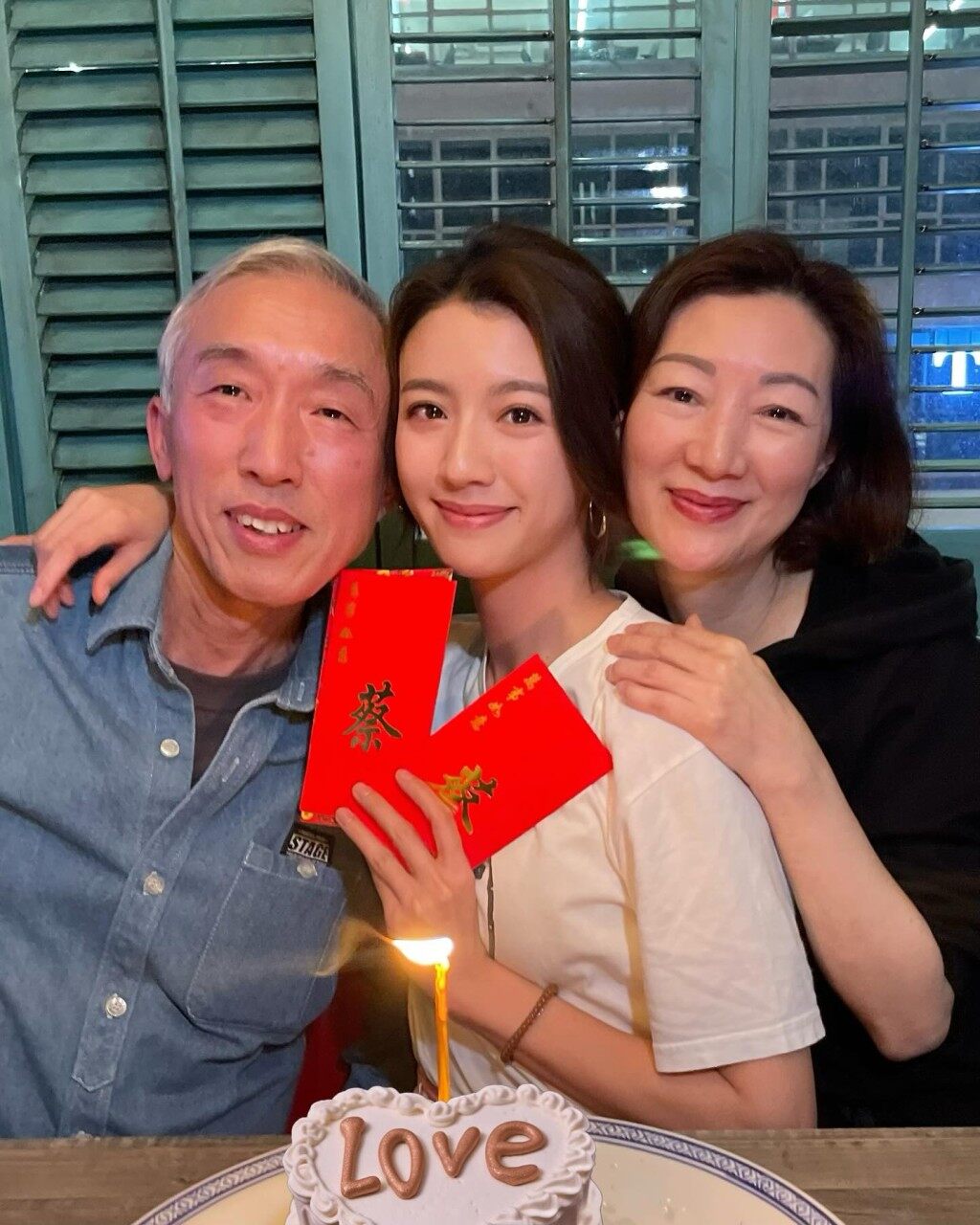 父親節|明星爸爸大公開 姚焯菲富爸爸大有來頭Edan爸爸竟同羅家英撞樣 父親節|明星爸爸大公開 姚焯菲富爸爸大有來頭Edan爸爸竟同羅家英撞樣