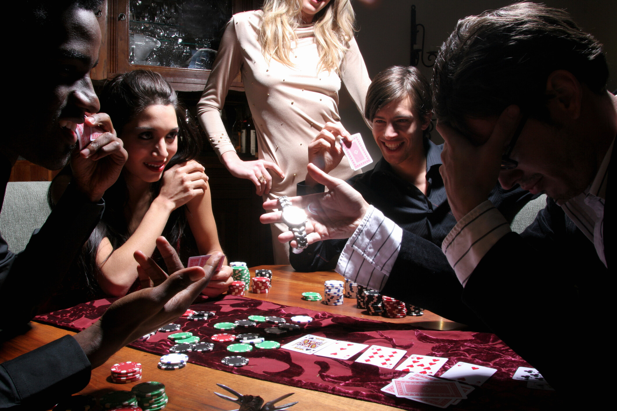 Poker玩法懶人包｜德州撲克新手必讀教學：Poker術語、取技巧最重要竟然是表情管理！