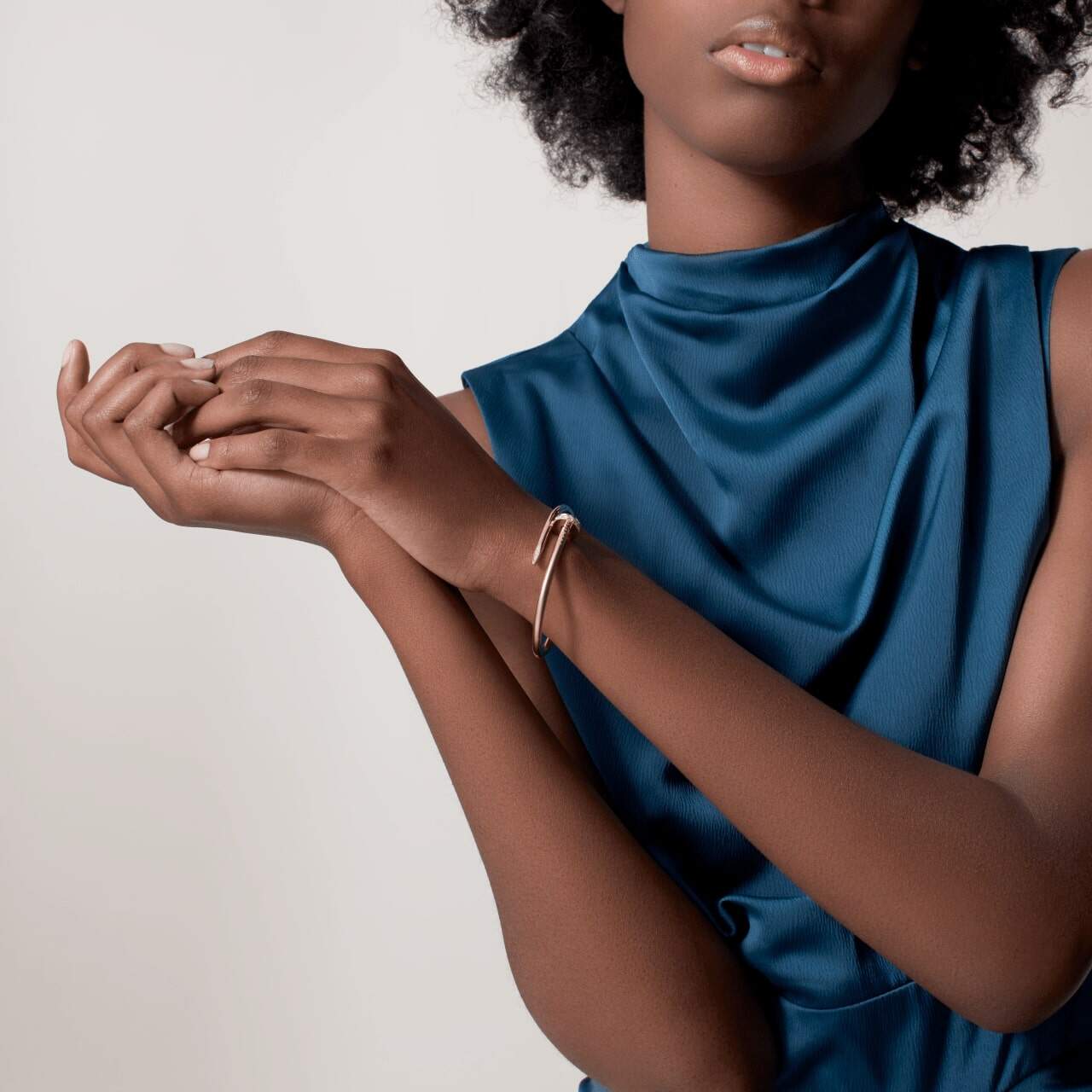 時尚女生造型指南｜編輯嚴選10大Cartier產品：戒指，腕錶，手袋，頸鏈完美點亮造型
