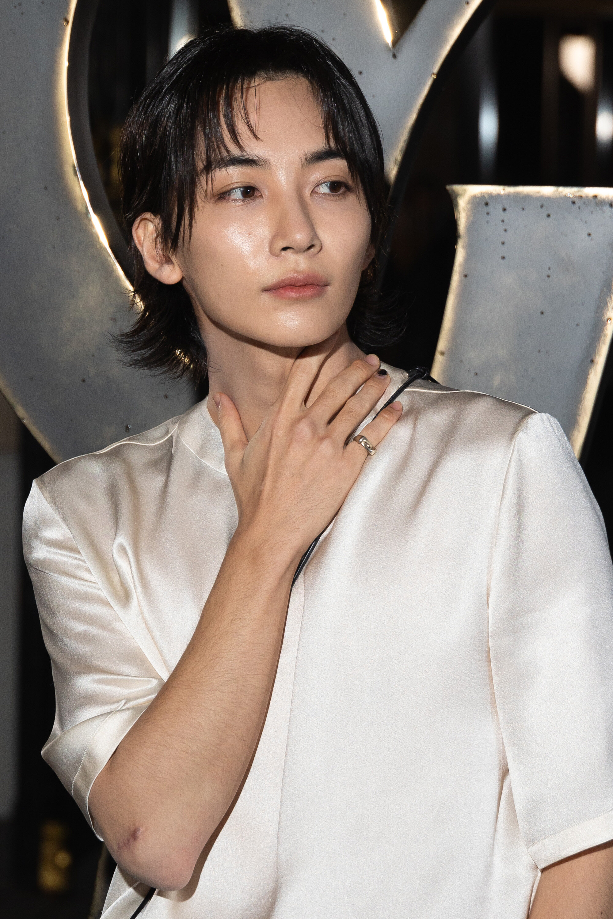 淨漢入伍了?Seventeen二哥成入伍第一人!比女生更美的「天使淨漢」私下男友感十足💕 淨漢入伍了?Seventeen二哥成入伍第一人!比女生更美的「天使淨漢」私下男友感十足💕