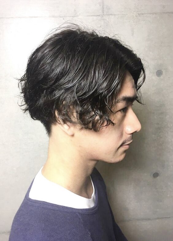 日系男士髮型推薦｜25+款參考圖：微捲中長髮、慵懶感燙髮，有型又易整理！
