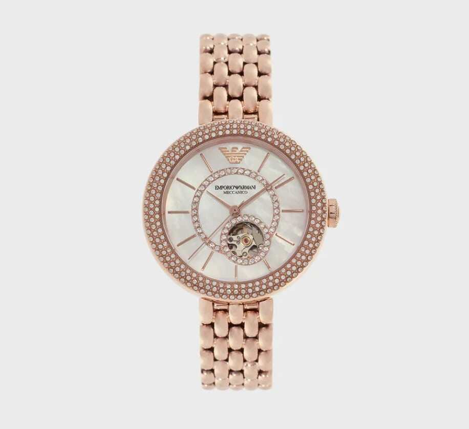 這款鑲有閃石沿邊的玫瑰金鋼帶腕錶，設計高雅清新，無論是配搭上班OL