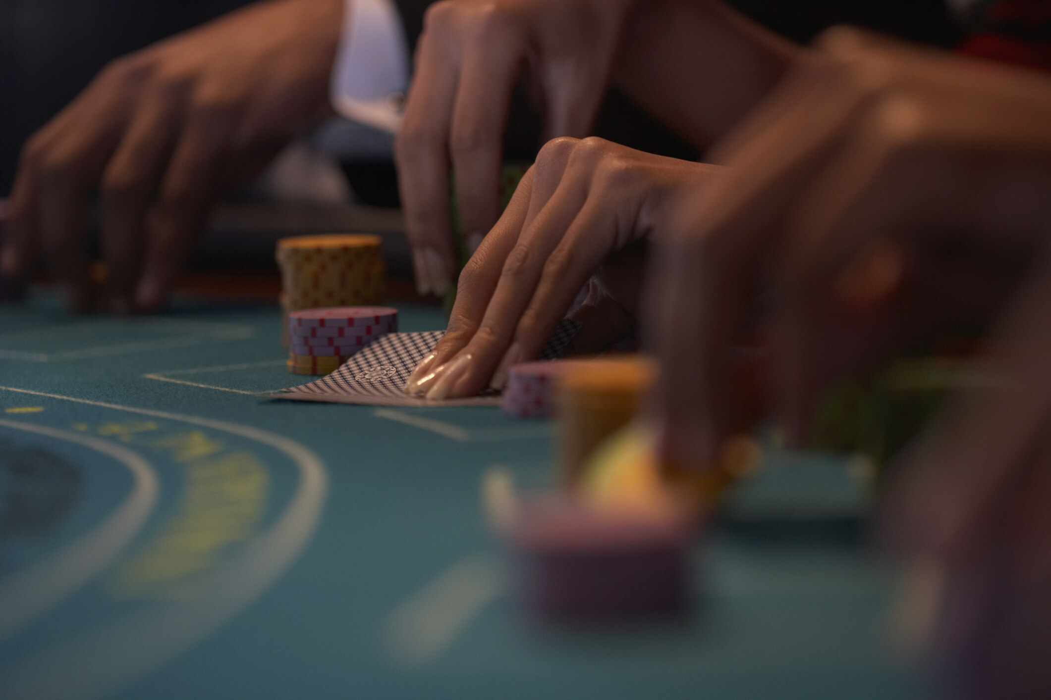 Poker玩法懶人包｜德州撲克新手必讀教學：Poker術語、取技巧最重要竟然是表情管理！