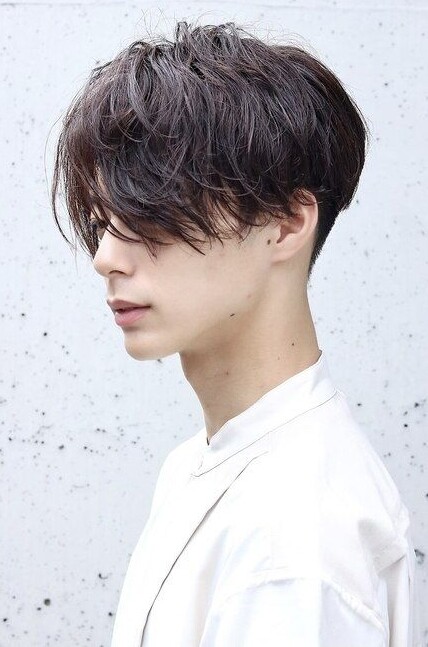 日系男士髮型推薦｜25+款參考圖：微捲中長髮、慵懶感燙髮，有型又易整理！