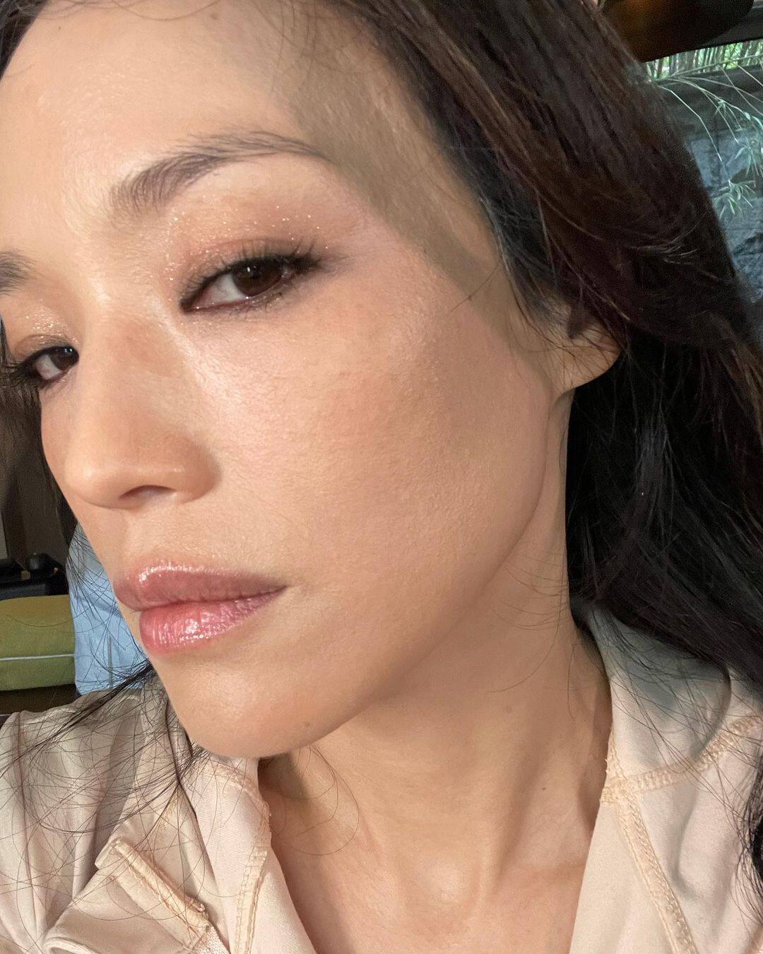 舒淇自揭化妝修容術打造黃金比例臉形!最好看的面部輪廓及眉妝、胭脂、光暗影比例妝容大公開 舒淇自揭化妝修容術打造黃金比例臉形!最好看的面部輪廓及眉妝、胭脂、光暗影比例妝容大公開
