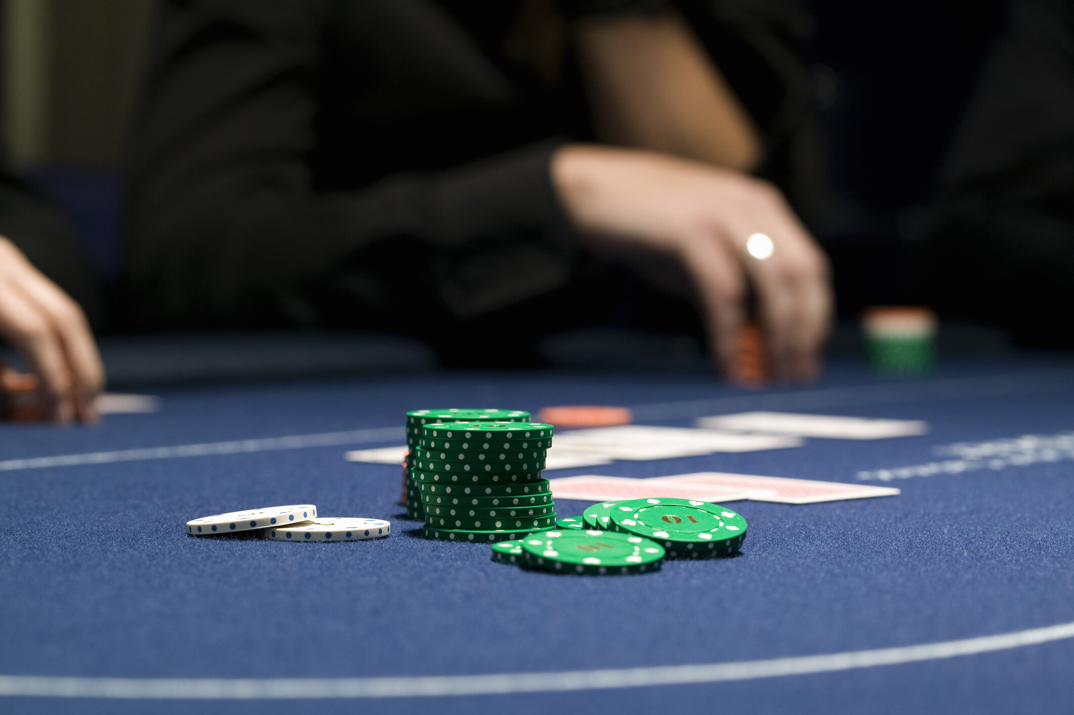 Poker玩法懶人包｜德州撲克新手必讀教學：Poker術語、取技巧最重要竟然是表情管理！