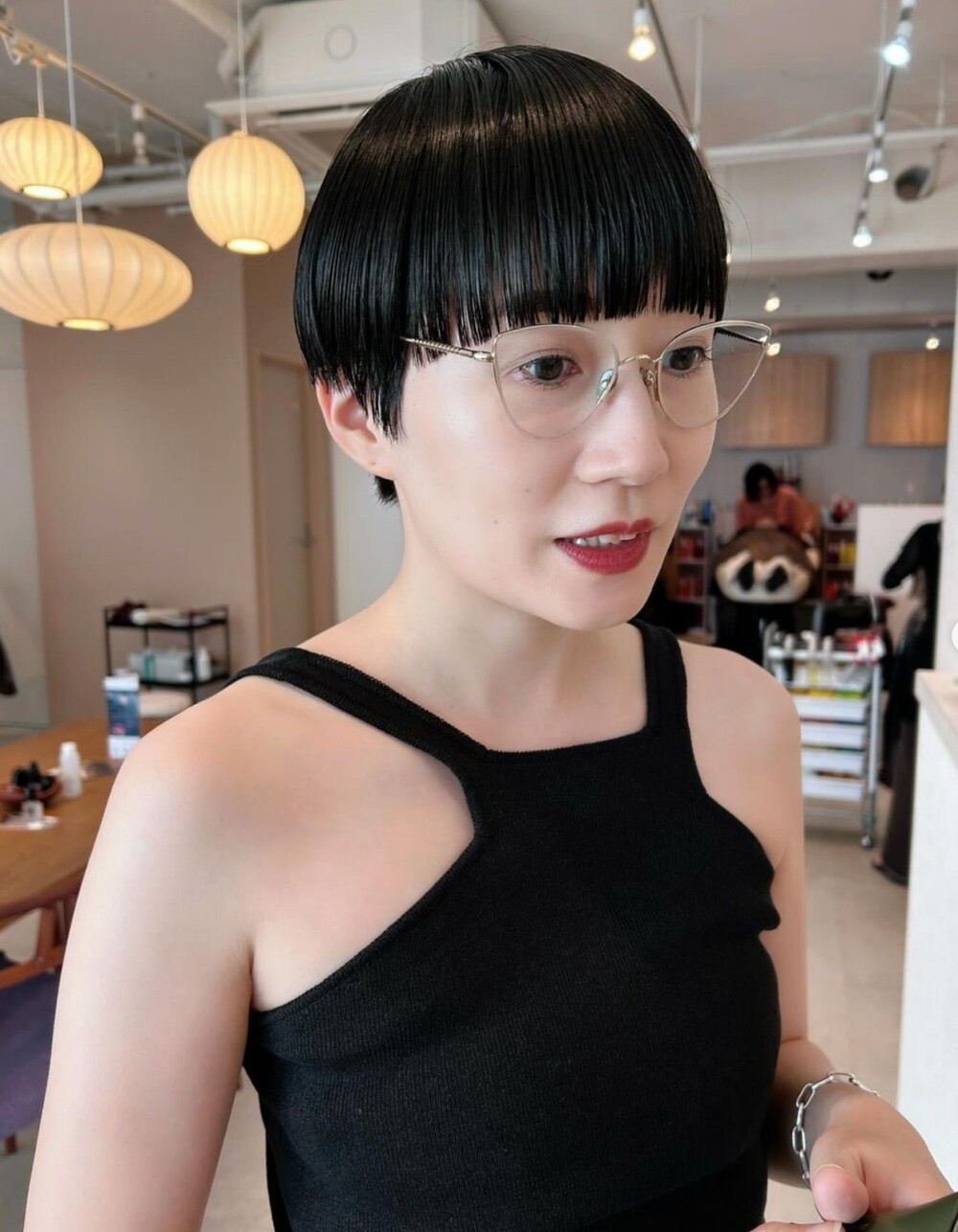 Bob頭髮型圖集｜30+款耳上、及肩、一刀切鮑伯頭｜附不同臉型剪法及整理技巧超顯瘦！