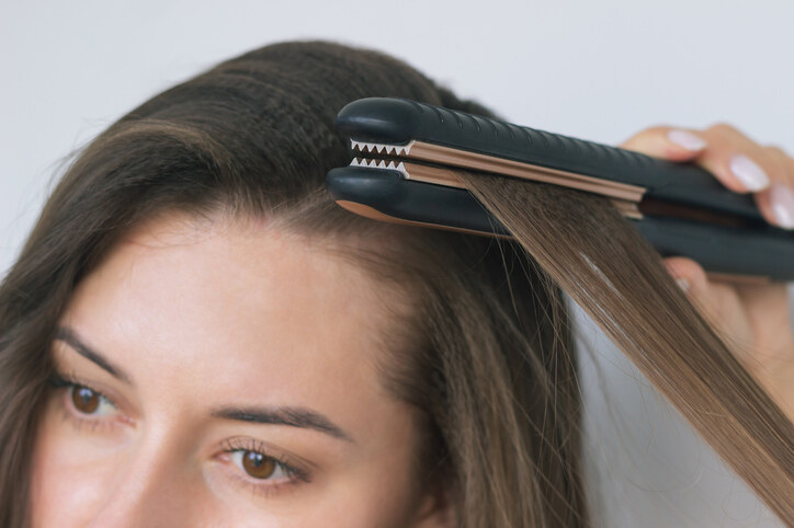 頭髮毛躁怎處理？自然捲及乾旱髮質3個急救方法＋護髮焗油產品推薦