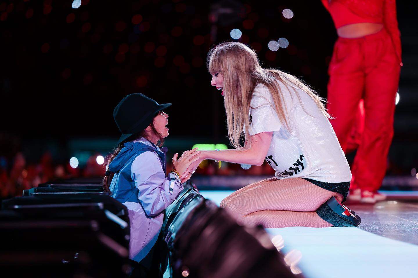 Taylor Swift巡唱勁賺豪派獎金!回顧美國天后7個暖心善舉:買屋送大肚粉絲、捐款助弱 Taylor Swift巡唱勁賺豪派獎金!回顧美國天后7個暖心善舉:買屋送大肚粉絲、捐款助弱