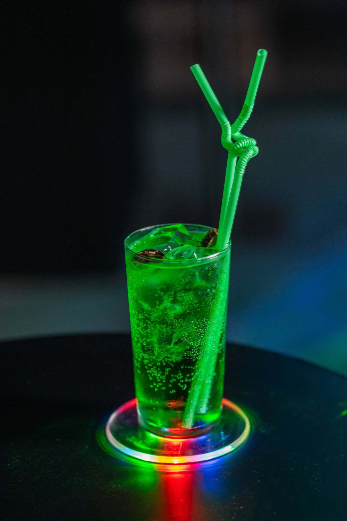 酒吧推介｜17間香港Happy Hour飲酒好去處：特色cocktail、中環人氣打卡Bar