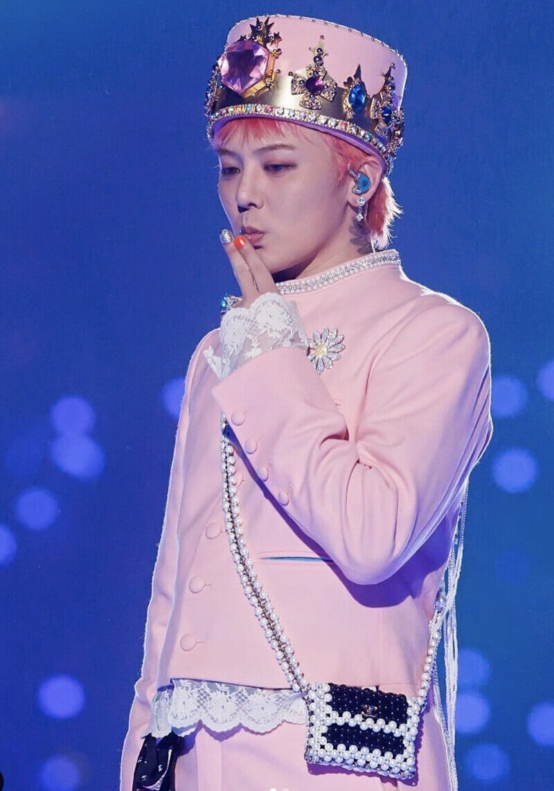 2025男士染髮顏色推薦｜12個韓國男星髮色趨勢範本 G-Dragon、SEVENTEEN同款奶茶淺金、柔和桃粉！