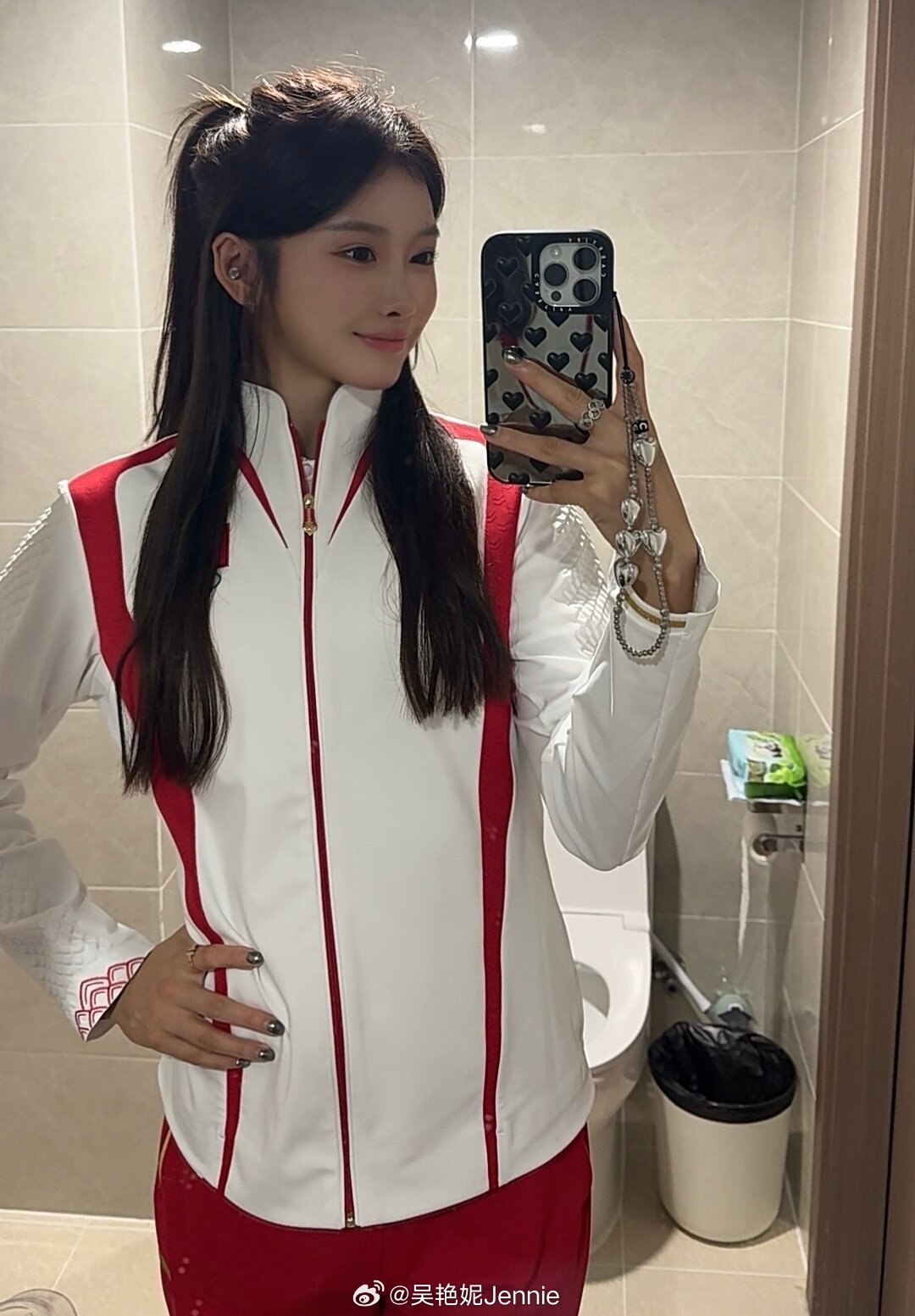 【巴黎奧運】被譽為中國最美田徑運動員吳艷妮濃妝出賽 更惹來整容疑雲？原來她是這樣變美的！
