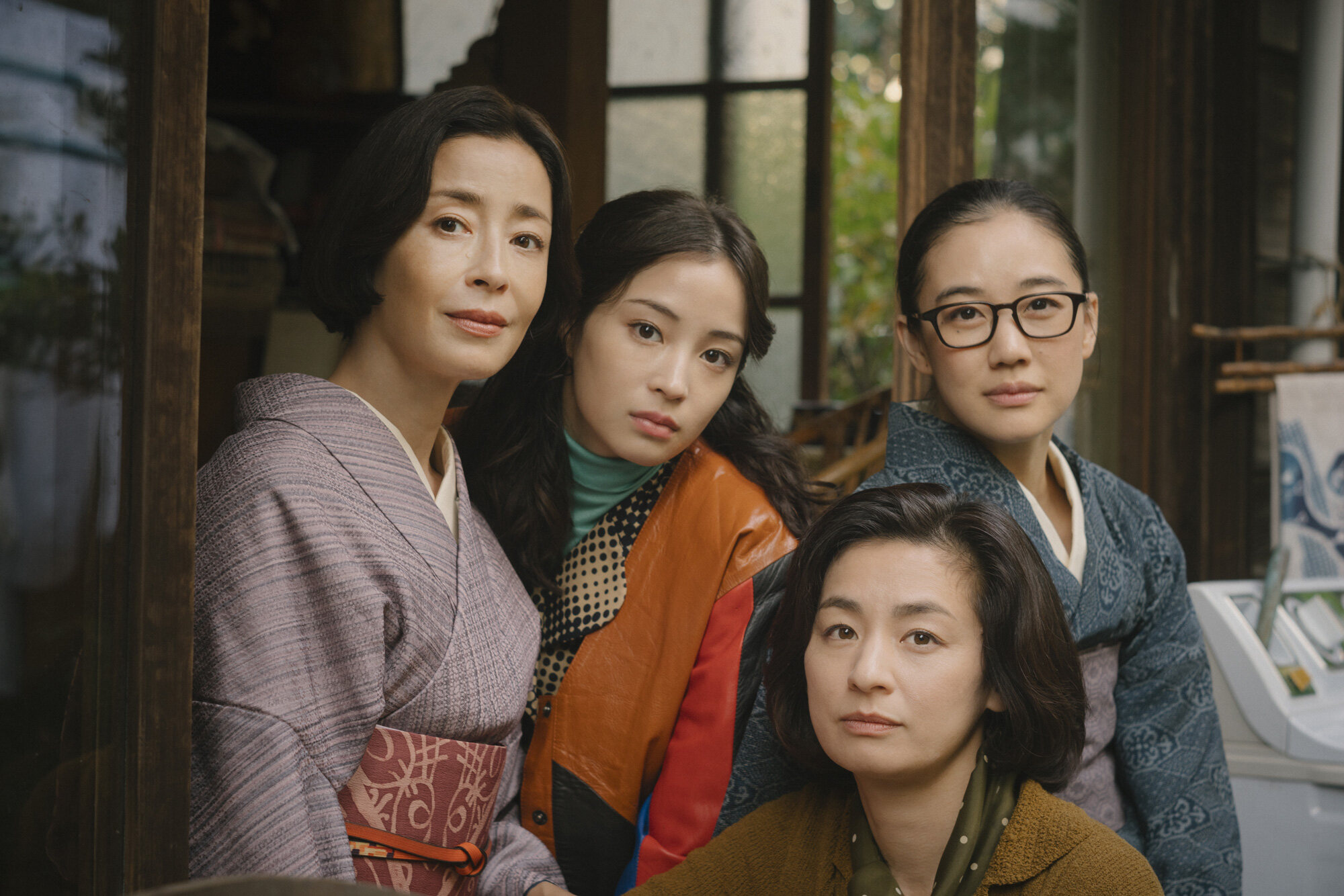 宮澤理惠｜日劇《宛如阿修羅》擔正做女主艷麗復出 凍齡神顏全靠以油養膚 傳奇人生故事誇張過拍劇