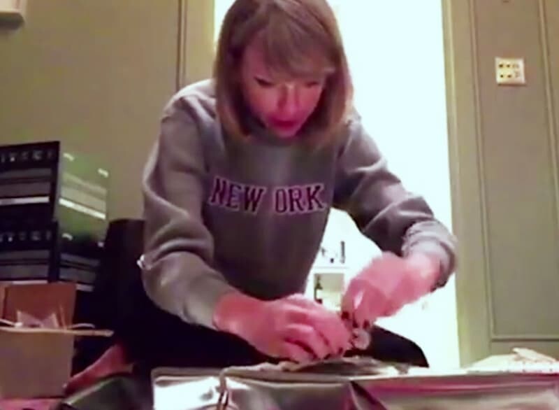 Taylor Swift巡唱勁賺豪派獎金!回顧美國天后7個暖心善舉:買屋送大肚粉絲、捐款助弱 Taylor Swift巡唱勁賺豪派獎金!回顧美國天后7個暖心善舉:買屋送大肚粉絲、捐款助弱