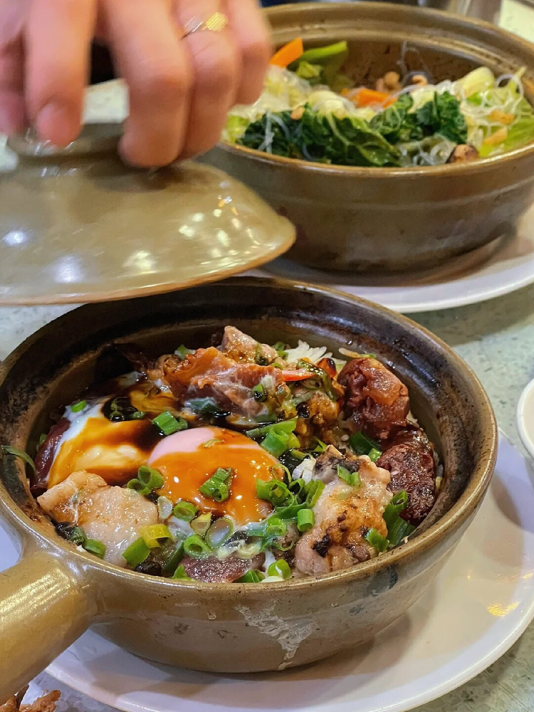 煲仔飯推介2024｜8間排長龍都要食好味必食之選：米芝蓮坤記/木炭煲仔小菜