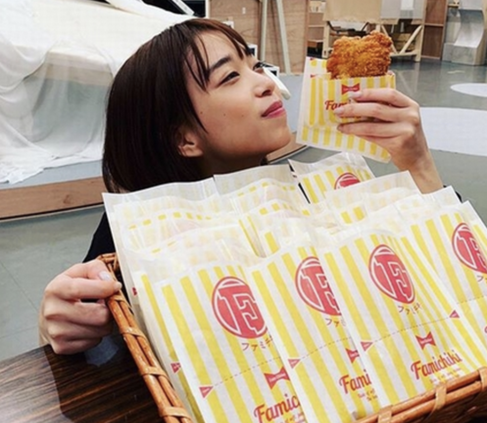 日本便利店必吃｜FamilyMart炸雞人氣第一！三大「深夜食堂」10+大超人氣美食推薦