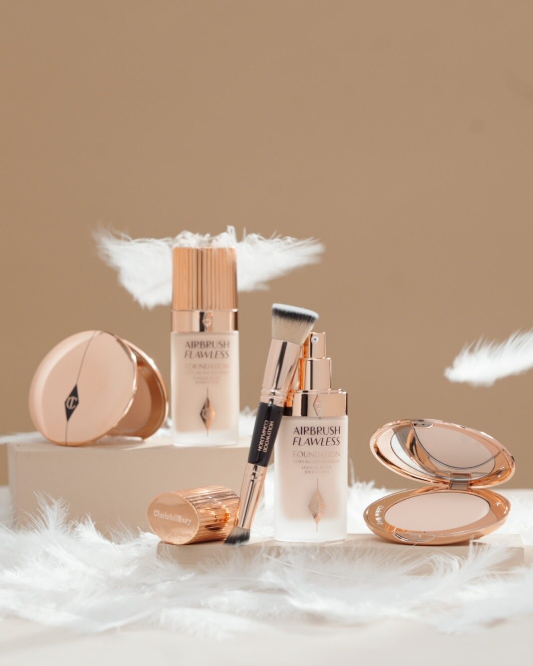 美編比拼最強底妝💖Charlotte Tilbury輕盈無瑕粉底液完勝！打造出零瑕疵、零厚重、零妝「溶」羽感妝