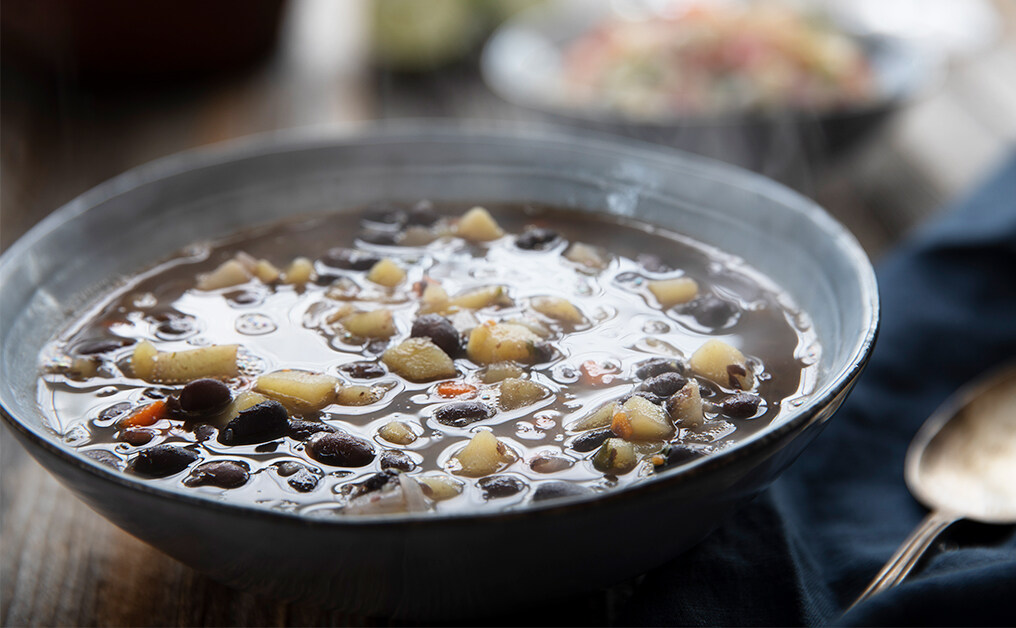 素湯食譜推介：黑豆淮山眉豆湯・去濕解毒