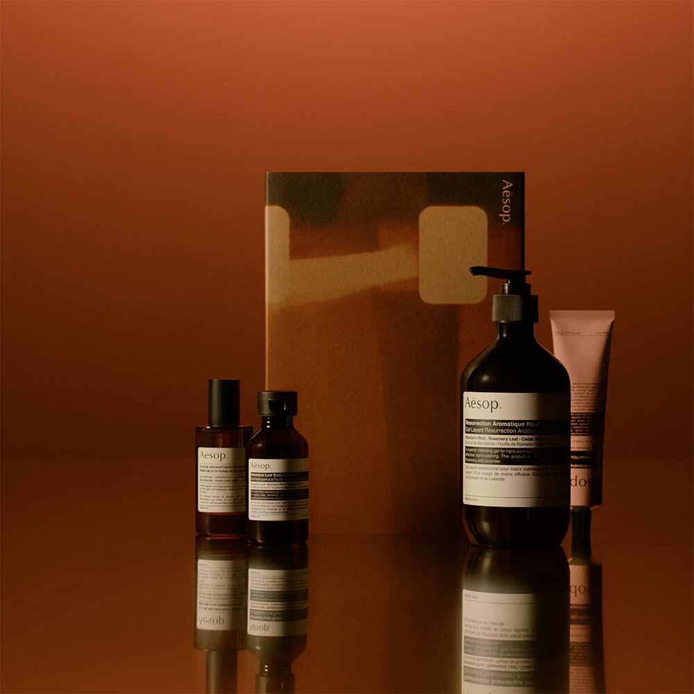 聖誕套裝2024|20+限定護膚品、化妝、香水禮盒必買set裝 Diptyque、Fresh、Aesop等總覽(持續更新) 聖誕套裝2024|20+限定護膚品、化妝、香水禮盒必買set裝 Diptyque、Fresh、Aesop等總覽(持續更新)