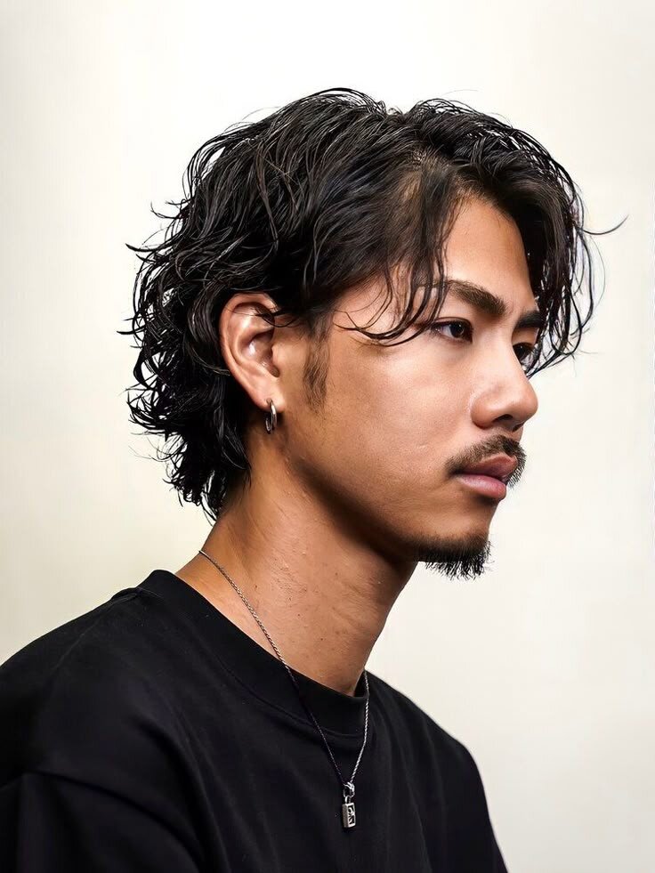 男士中長髮型推薦：Wet-look 髮型