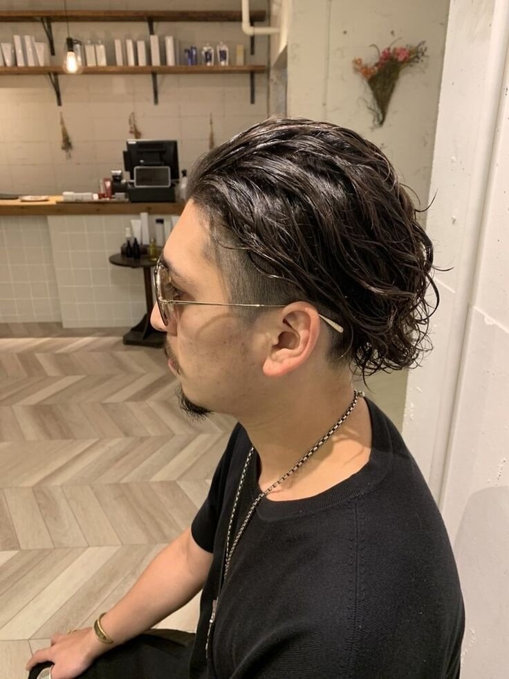 男士中長髮型推薦：經典紳士油頭中長髮