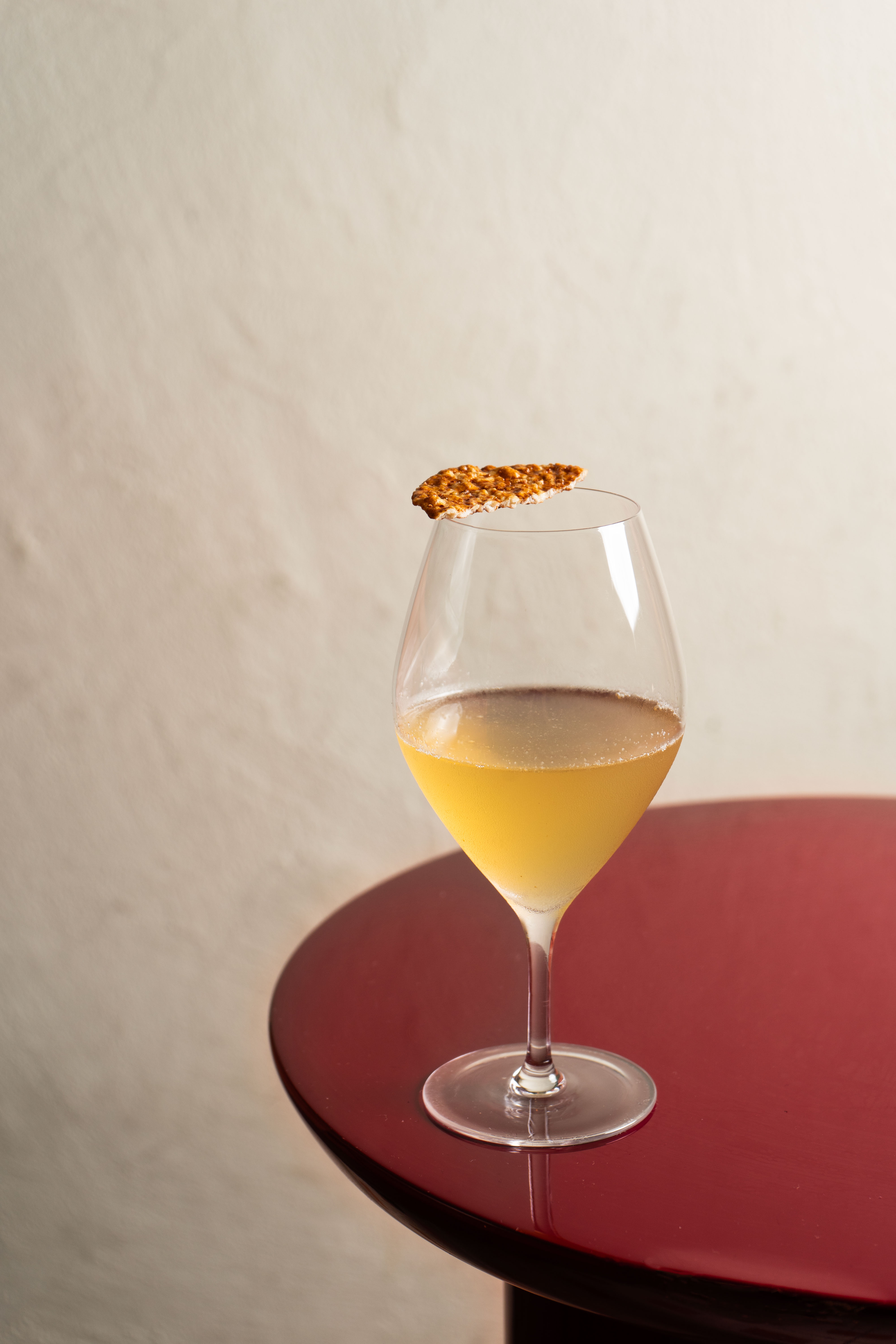 酒吧推介｜20間香港Happy Hour飲酒好去處：70年代華麗復古風、發光波波池