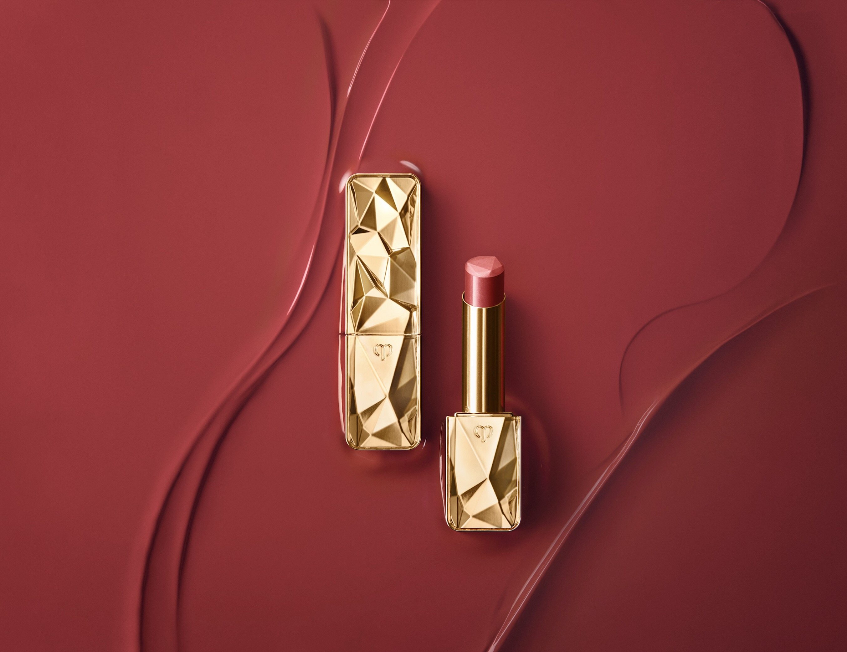 打造大熱鑽石妝｜Clé de Peau Beauté 推出全新 The Precious Lipstick 臻緻鎏金唇膏，6款超美色調勾畫晶瑩剔透「鑽石級嘴唇」！
