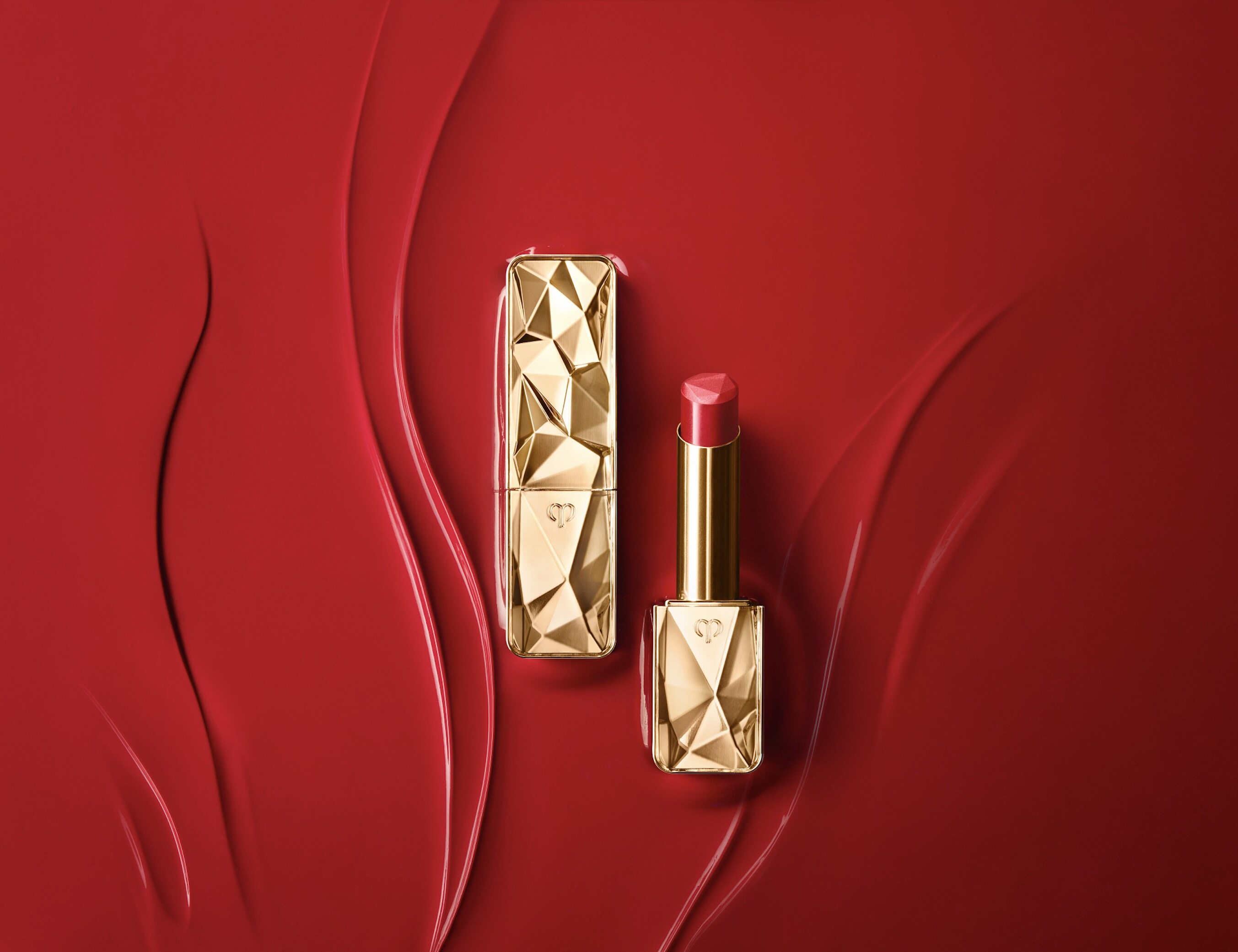 打造大熱鑽石妝｜Clé de Peau Beauté 推出全新 The Precious Lipstick 臻緻鎏金唇膏，6款超美色調勾畫晶瑩剔透「鑽石級嘴唇」！