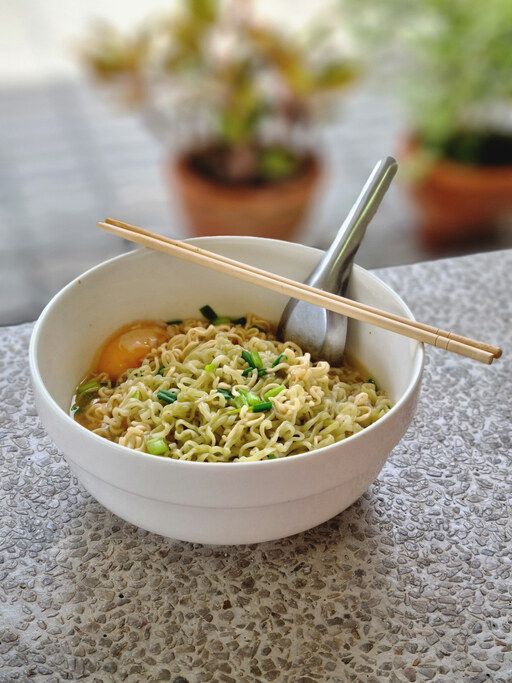 即食麵一定肥?6大類型即食麵卡路里比較 營養師教你健康食法 即食麵一定肥?6大類型即食麵卡路里比較 營養師教你健康食法