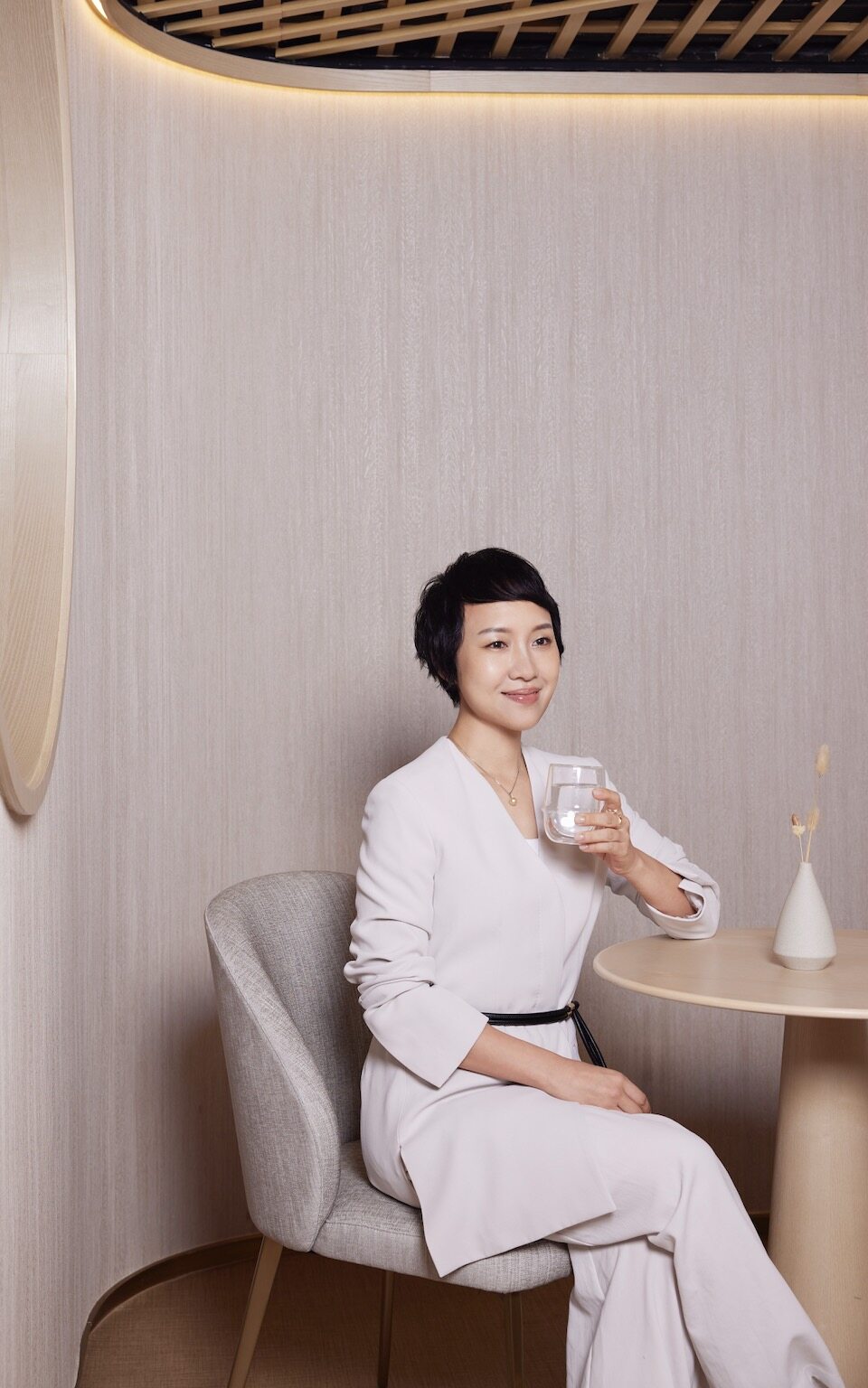 友邦峻宇會成立一周年｜邀得 Cosmopolitan 總編 Sally 親試養生庭療程：體驗身心靈療癒之旅，平衡財富、健康與人生！
