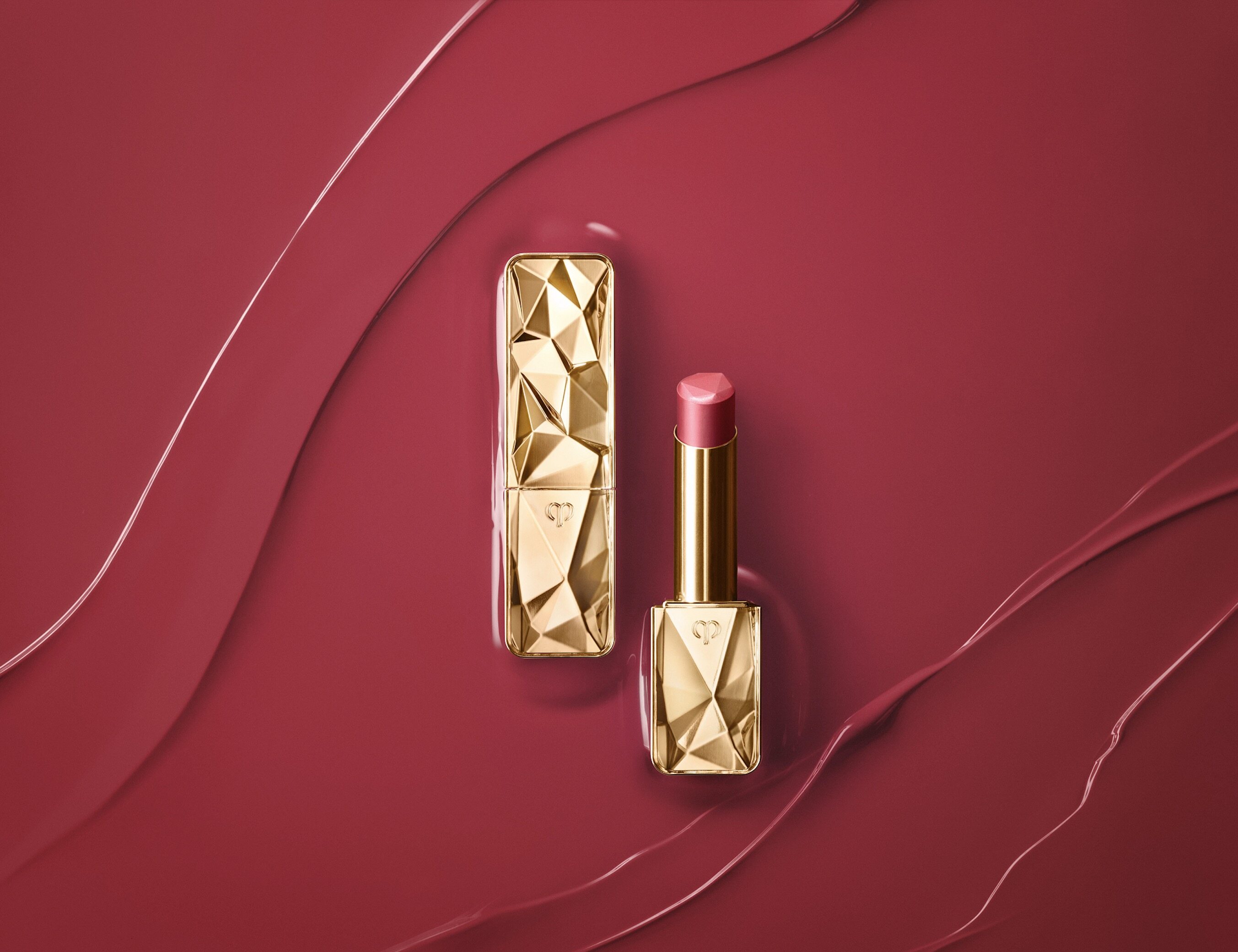 打造大熱鑽石妝｜Clé de Peau Beauté 推出全新 The Precious Lipstick 臻緻鎏金唇膏，6款超美色調勾畫晶瑩剔透「鑽石級嘴唇」！