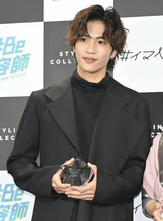 男士高額頭髮型推薦：C字瀏海