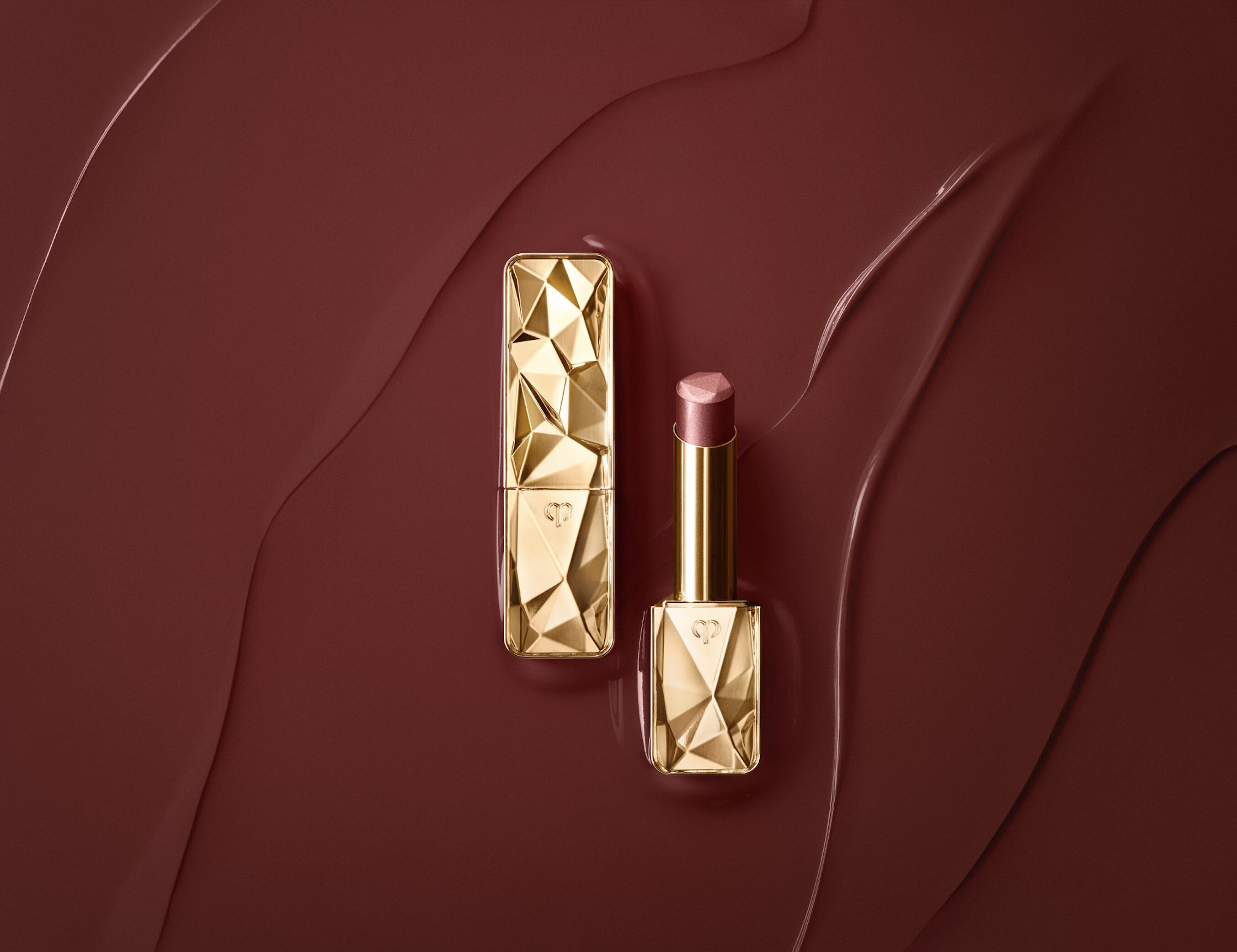 打造大熱鑽石妝｜Clé de Peau Beauté 推出全新 The Precious Lipstick 臻緻鎏金唇膏，6款超美色調勾畫晶瑩剔透「鑽石級嘴唇」！