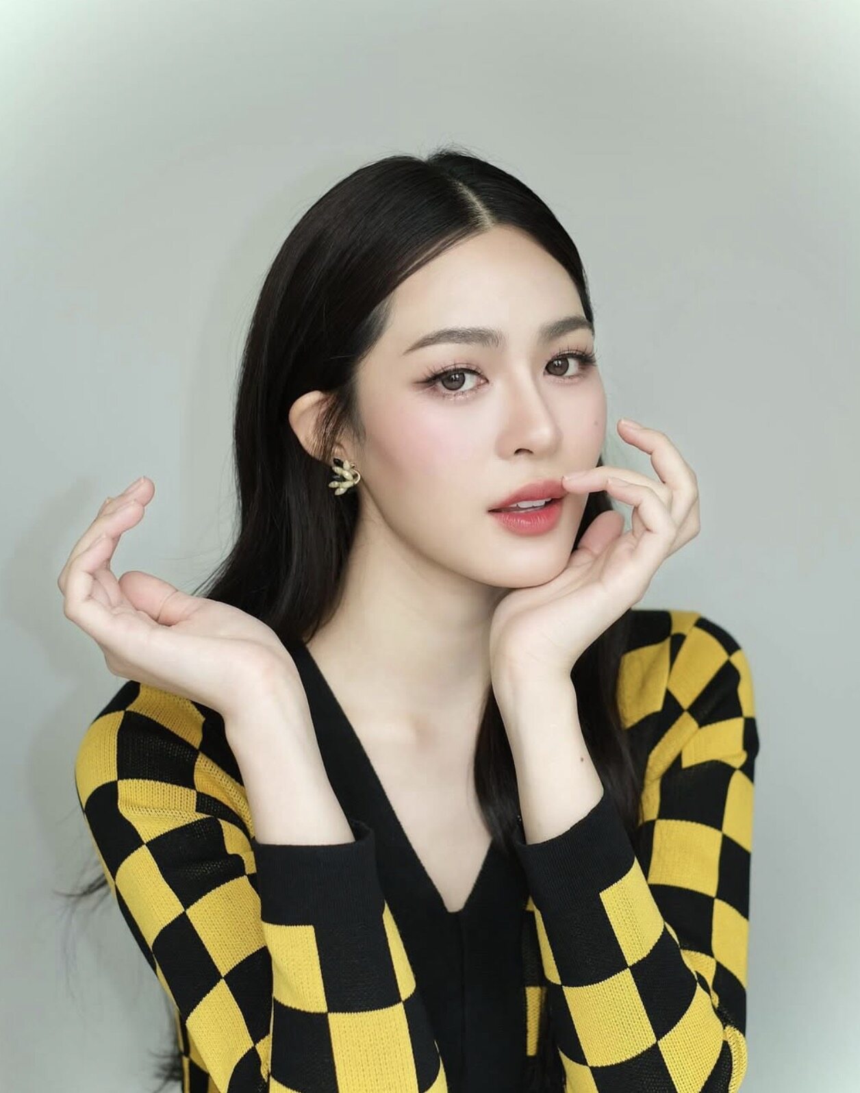鄺玲玲｜港泰混血爆紅GL劇女主角起底：LingOrm新作《唯有你》、Win緋聞女友、擁自家品牌、講廣東話