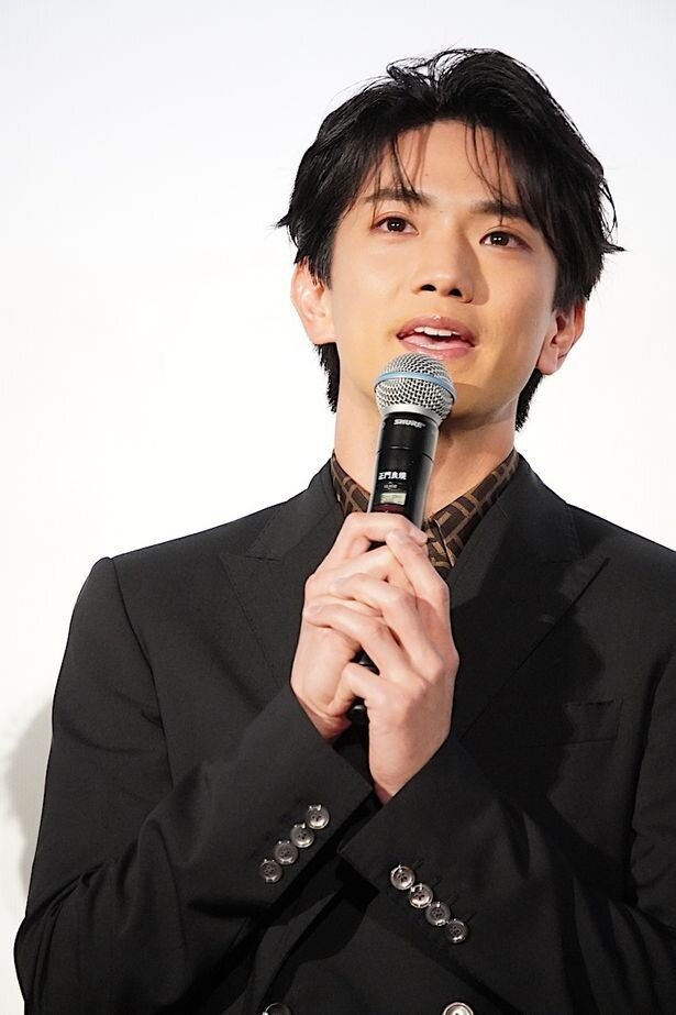 男士高額頭髮型推薦：八字瀏海