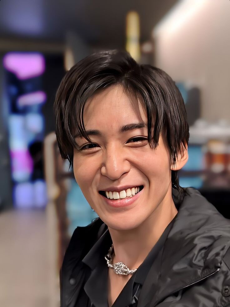 男士高額頭髮型推薦：逗號瀏海