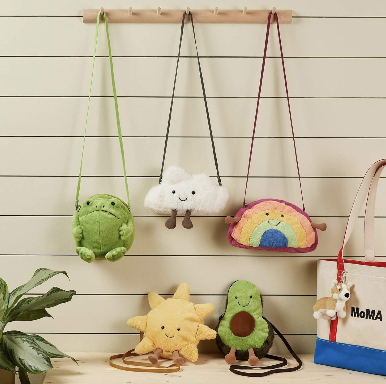 Jellycat 為何會爆紅？讓大家找回童心的童趣配飾超治癒！Kpop Idol也愛的Jellycat公仔手袋🧸