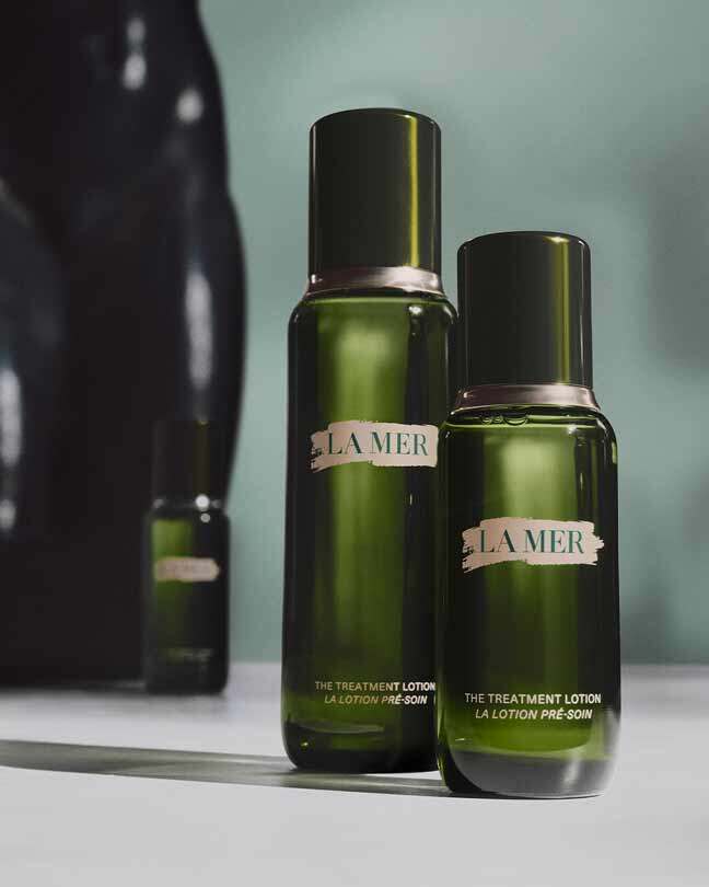 最強晚間修護組合！La Mer 肌底修護液 X 全新精華修復晚霜 Miracle Broth™活膚精華一夜改善8大歲月痕跡 一抹一塗2步還原細滑嫩肌！