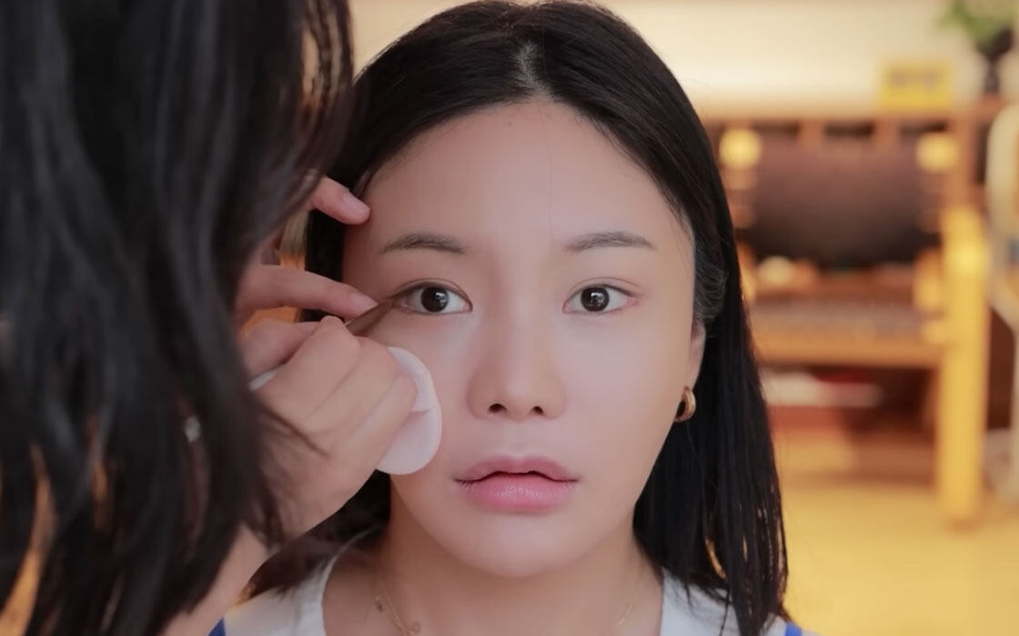 幼態妝是甚麼?韓國女團New Jeans化妝師示範幼態妝容10大重點 跟著畫減齡顯小臉 幼態妝是甚麼?韓國女團New Jeans化妝師示範幼態妝容10大重點 跟著畫減齡顯小臉