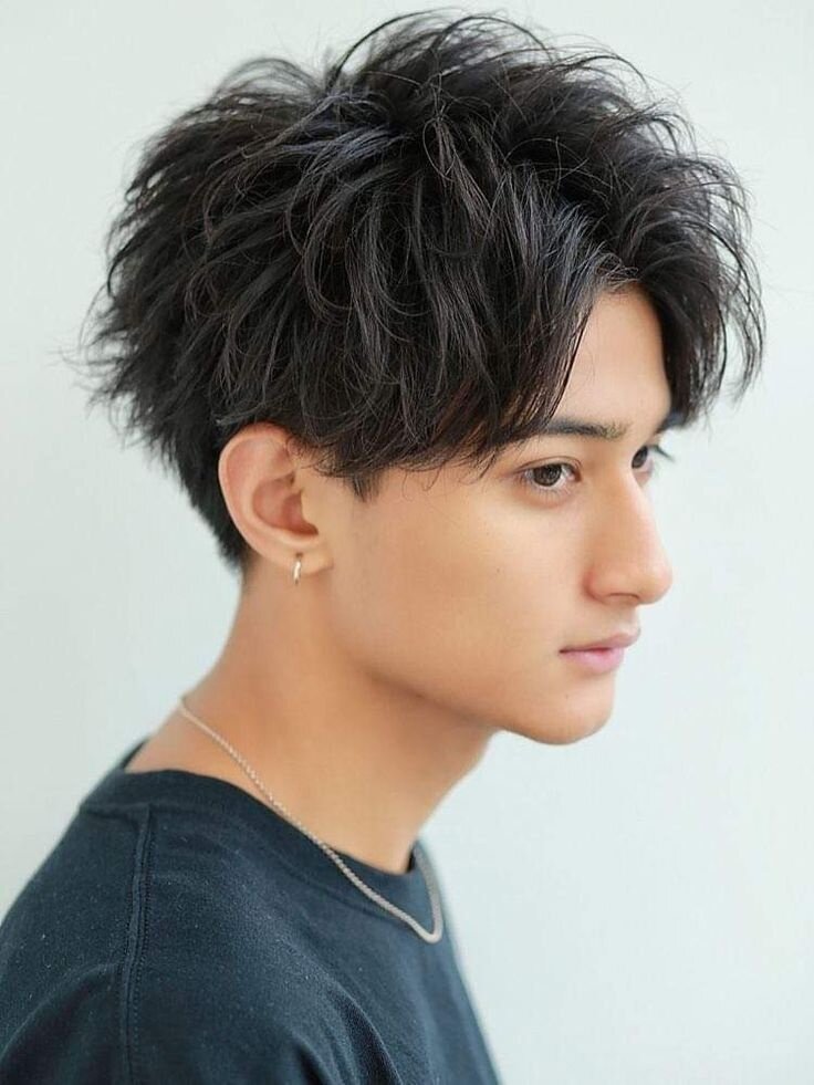 男士中分瀏海造型｜12大日韓系不敗款：自然蓬鬆、顯髮量層次整理零技巧