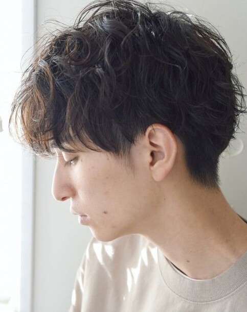 日系男士髮型推薦｜25+款參考圖：微捲中長髮、慵懶感燙髮，有型又易整理！
