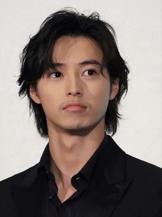 日系男士髮型推薦｜25+款參考圖：微捲中長髮、慵懶感燙髮，有型又易整理！