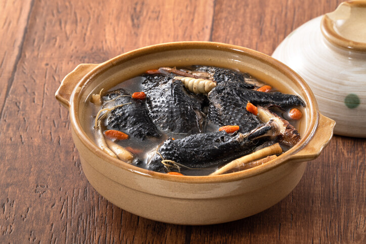 抗抑鬱湯水食譜：淮杞圓肉燉烏雞