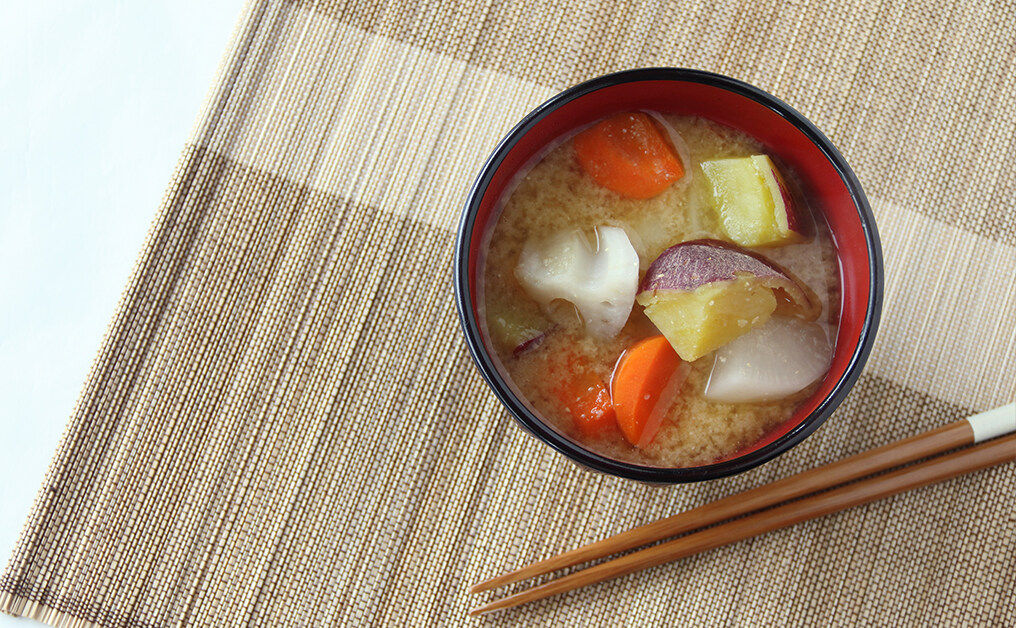 春天湯水食譜推介:青紅蘿蔔無花果煲豬骨 春天湯水食譜推介:青紅蘿蔔無花果煲豬骨