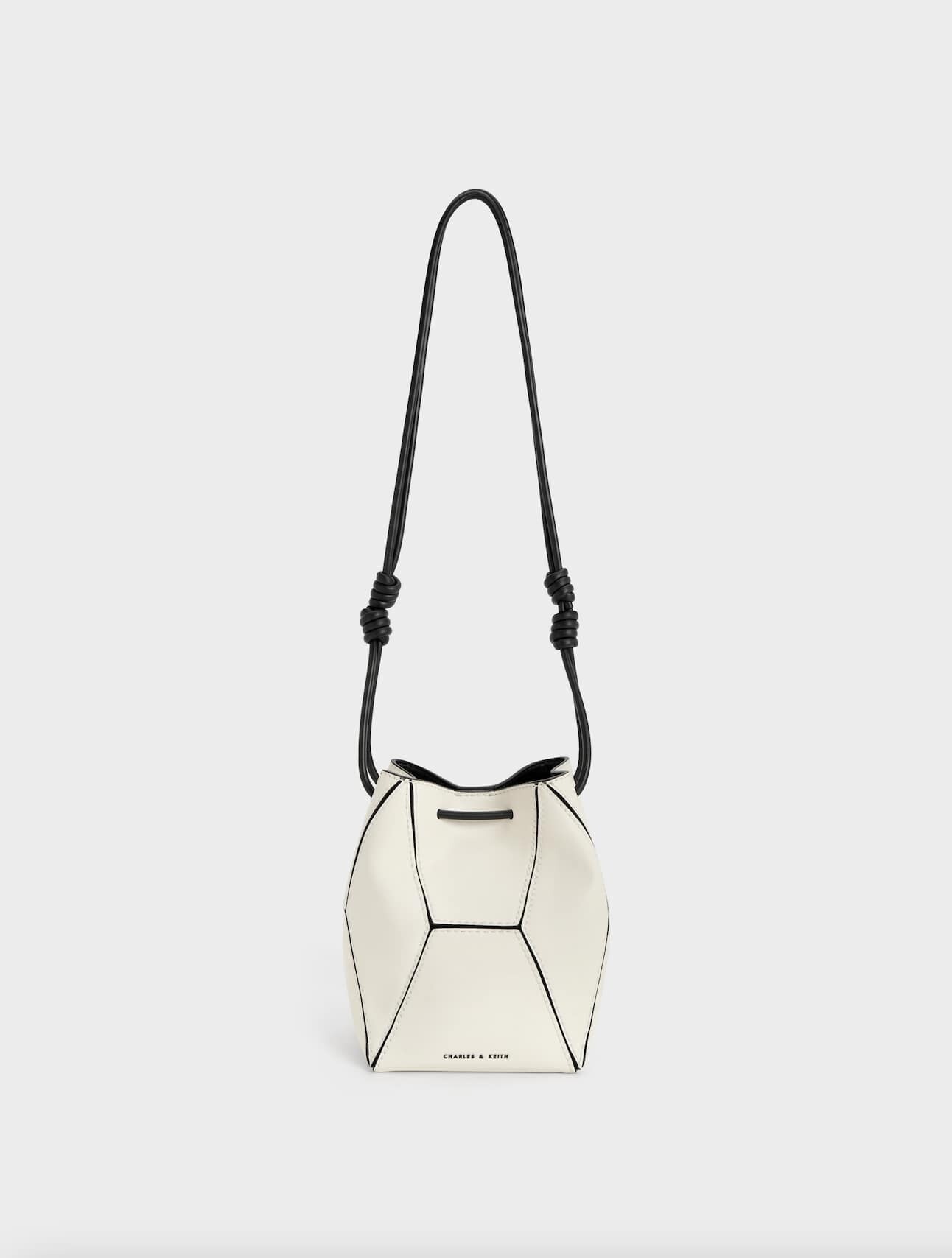CHARLES & KEITH 獨家購物優惠盡在COSMO 💝 犒賞自己的年未購物清單:10款今季必收手袋! CHARLES & KEITH 獨家購物優惠盡在COSMO 💝 犒賞自己的年未購物清單:10款今季必收手袋!