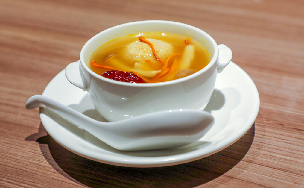 栗子湯水食譜:栗子蘋果蟲草花素湯 栗子湯水食譜:栗子蘋果蟲草花素湯