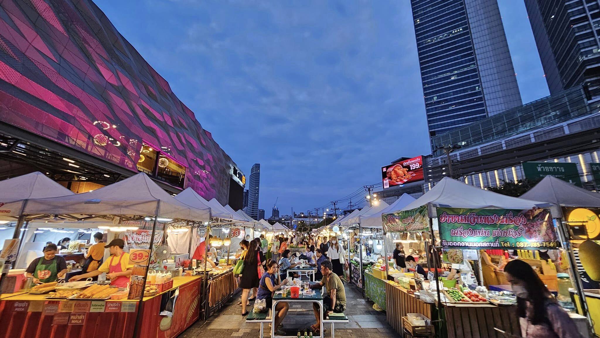 泰國夜市｜曼谷自由行必去8大市集及必吃美食：彩虹帳篷夜市2.0、巨型火山排骨