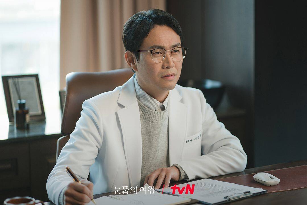 《淚之女王》金秀賢X金智媛強強聯手！5大看點：神還原「迫降CP」婚禮、男主爆笑表情包