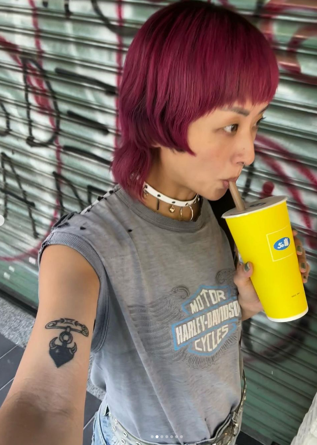 徐濠縈近照回春外貌滲出少女味|50歲狀態更勝從前!抗老凍齡靠極簡保養? 徐濠縈近照回春外貌滲出少女味|50歲狀態更勝從前!抗老凍齡靠極簡保養?