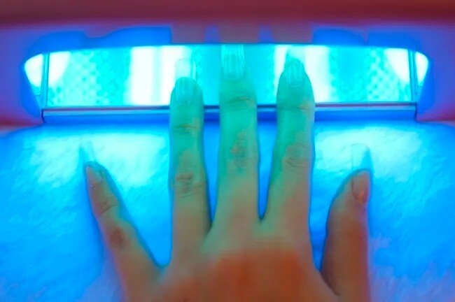 Soft gel vs Hard gel分別在哪？兩者優點缺點比較｜附gel甲後護理方法